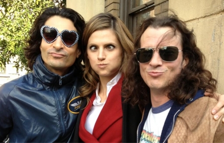 [url=https://twitter.com/Stana_Katic/status/264153421140086785]@Stana_Katic[/url] Dois dos Ramones de #CBGB (Catfish & Steven) fizeram uma visita hoje. Muito amor pela banda toda. Flashbacks de Savannah. Beijo, S @stevenschub
Palavras chave: Steven Schub;CBGB