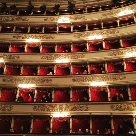 [url=https://instagram.com/p/8MSAF7R4fp/]@drstanakatic[/url]: O palco está montado.
Trabalho fantástico de Vittorio Grigolo, Eleonora Buratto & o restante do elenco de "L'elisir d'amore". Obrigada, #LaScala! Foi um prazer assistir às performances incríveis esta noite.
