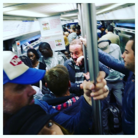 [url=https://instagram.com/p/8ZFVv1x4bl/]@drstanakatic[/url]: O metrô estava quase explodindo de cheio.
#ParisDoMeuJeito @altravelproject
