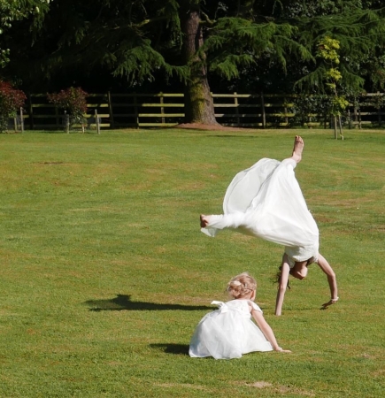 [url=http://instagram.com/p/BJwrOuEgb1K]@drstanakatic[/url]: Casamento no campo britânico. Casal mágico. 🍾

