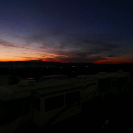 [url=http://instagram.com/p/BQ_V0_OgIHF]@drstanakatic[/url]: Pôr-do-sol sobre nossos trailers. #VidaNoSet #bastidores
