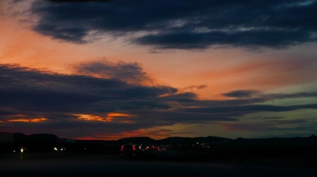 [url=http://instagram.com/p/BSkFRT0gkFy]@drstanakatic[/url]: Como passar por Vegas em uma noite: 1. Por e nascer do sol são a mesma coisa, então aperte o cinto, querido. #VegasDoMeuJeito
