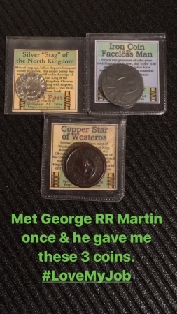 [url=http://instagram.com/drstanakatic]@drstanakatic[/url] (Story)

("Conheci o George RR Martin uma vez & ele me deu essas 3 moedas. #AmoMeuTrabalho")
