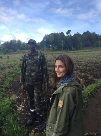 [url=http://twitter.com/Stana_Katic/status/1003361592342405121]@Stana_Katic[/url] | [url=http://instagram.com/p/Bjkxn0fB6Si]@drstanakatic[/url]: Agradecimentos enormes à incrível equipe ruandesa do #ParqueNacionalDosVulcões, que está protegendo o #GorilaDasMontanha e educando os visitantes sobre esses seres imponentes ameaçados de #instinção. 🦍´#guias #Ruanda #ÁfricaOriental
