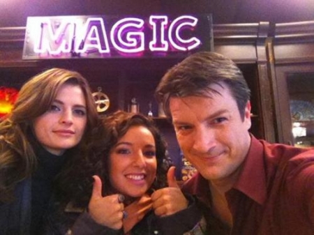 [url=https://twitter.com/littlelengies/status/2084782154448896]@littlelengies[/url]: No set de "Castle" com outros dois atores canadenses.
Palavras chave: Twitter;Castle;bastidores;bts;2011;Vanessa Lengies;3ª temporada;season 3