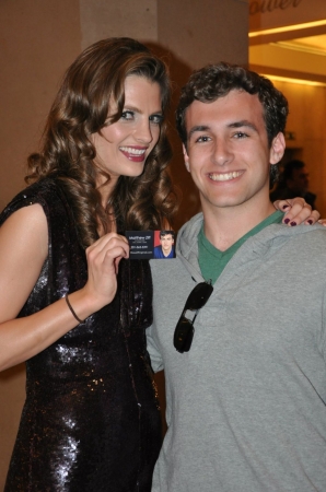 [url=https://twitter.com/MatthewZiff/status/133017038200373248]@MatthewZiff[/url]: Eu com Stana Katic de "Castle"! Foi na mesma noite em que conheci Patrick Dempsey e Kevin McKidd! Ela pegou meu cartão. =)
Palavras chave: Matthew Ziff;Twitter;2011;The Alzheimer&#039;s Association&#039;s 19th Annual &#039;A Night At Sardi&#039;s&#039;A Night At Sardi&#039;s