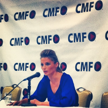 [url=http://instagram.com/p/ML5gu-BFvv/]@cwerty[/url]: Stana Katic de #Castle falando no #CMFHollywood 
Palavras chave: Campus MovieFest;2012