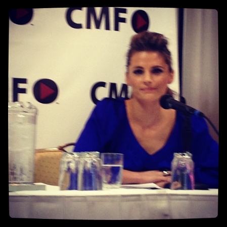 [url=http://instagram.com/p/ML-jREgDev]@jenny_gaus[/url]: Sessão de perguntas e respostas com Stana Katic no #CMFhollywood. Ela é uma inspiração.
Palavras chave: Campus Movie Fest;2012