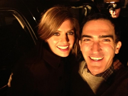 [url=https://twitter.com/PFischler/status/257052457346150401]@PFischler[/url] Gravando #Castle com a adorável e talentosa @Stana_Katic às 2h30 da manhã. Sei de maneiras piores de passar uma noite!
Palavras chave: Patrick Fischler;Castle;bastidores;2012;Twitter