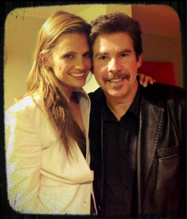 [URL=https://twitter.com/prgirl31/status/310648936484438017]@prgirl31[/URL] Nos bastidores com meus amigos @Stana_Katic e @RalphGarman após a incrível apresentação de #BabbleOn esta noite.
Palavras chave: RALPH GARMAN;TWITTER;2013;Babble On