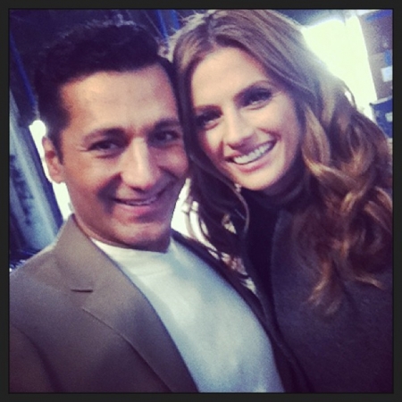 [url=https://twitter.com/Casanvar/status/421492934627041280]@Casanvar[/url]: No set de @Castle_ABC com a também canadense e espetacular estrela de Castle @Stana_Katic, uma atriz incrível e pessoa maravilhosa. Parabéns por vencer o #PeoplesChoiceAward2014 de Melhor Atriz de Drama ontem à noite! #RockStar
Palavras chave: Cas Anvar;Castle;6ª temporada;Twitter;2014;bastidores;bts;6x15;6.15;s06e15