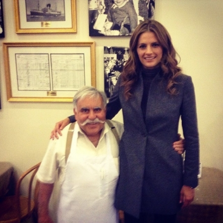 [url=http://instagram.com/p/jAJHQzOwJT]@papacristos[/url]: A linda sra. Stana Katic, conhecida como Kate Beckett da série "Castle", veio jantar ontem à noite. #PapaCristos #ComidaGrega #opa #StanaKatic #Castle #LosAngeles
Palavras chave: Twitter;2014