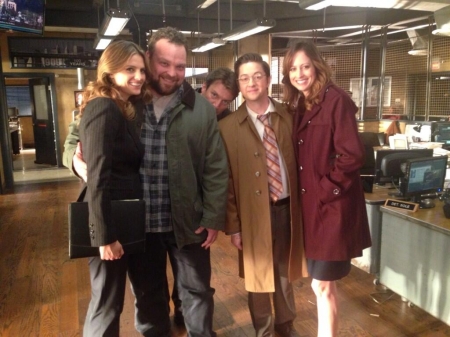 [url=https://twitter.com/thedrewpowell/status/425866670834327552/photo/1]@thedrewpowell[/url]: Ótimos momentos no acampamento @Castle_ABC com @NathanFillion e @Stana_Katic, @BfordAnderson &@AlexieGilmore. Onde está meu Scand. R Hat?
Palavras chave: Twitter;2014;Castle;bastidores;6x16;s06e16;6.16;Alexie Gilmore;Bradford Anderson;Room 147