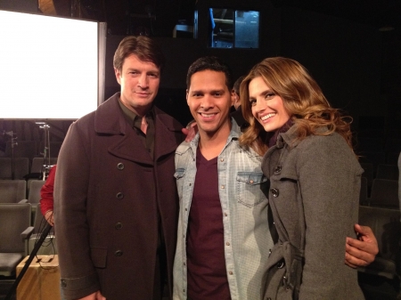 [url=https://twitter.com/alexis_delarosa/status/438034465391394816]@alexis_delarosa[/url]: No set de Castle com Nathan Fillion e Stana Katic. Sério, são as pessoas mais gentis e legais do mundo. Assistam esta noite, às 22h!
Palavras chave: Alexis DeLaRosa;Castle;bastidores;Room 147;s06e16;6x16;6.16;Nathan Fillion;Facebook;2014