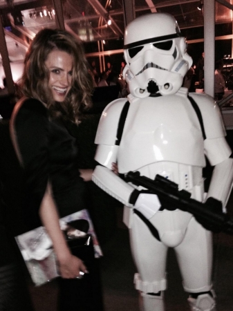 [url=https://twitter.com/RedCarpetLuke/status/517367062214508544]@RedCarpetLuke[/url]: Stormtrooper do estilo. @Stana_Katic na gala da LA Phil em homenagem a #JohnWilliams #StarWars
Palavras chave: LA Philharmonic;2014;Twitter