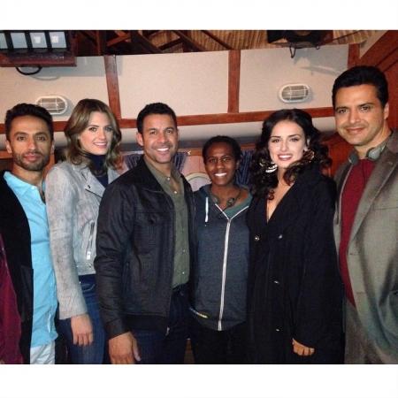 [url=http://instagram.com/p/v4hTfXjpAA]@vannessavasquez_[/url]: É uma honra trabalhar com esse elenco e equipe incríveis na 7ª temporada da série de sucesso da ABC #Castle. #StanaKatic #JonHuerta #KamarDeLosReyes #FrancoBarberis #HanelleCulpepper Vejo vocês em breve! #atores #diretor #abençoada
