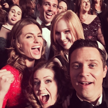 [url=https://instagram.com/p/2kXVH4DtKG/]@cleverdever[/url]: Obrigada a todoso vocês, lindos fãs de #Castle, por 7 temporadas incríveis. E por isso, eu dou-lhes a #selfie épica 2.
