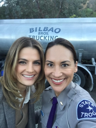 [url=https://twitter.com/actressmbonilla/status/598292322384621568]@actressmbonilla[/url]: Ótimo dia no set de @Castle_ABC - @Stana_Katic foi SUPER gentil & maravilhosa de se trabalhar! #Castle #vidadeator
