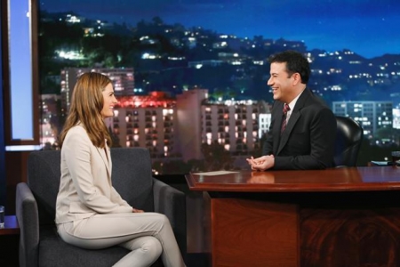 [url=https://twitter.com/Ferragamo/status/568406682910523392]@Ferragamo[/url]: A atriz @Stana_Katic conversa com #JimmyKimmelLive nesse visual feminino de Ferragamo.
