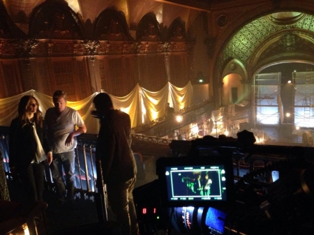 [url=https://twitter.com/AndrewBikichky/status/648932426975068160]@AndrewBikichky[/url]: Diretor Paul Holahan ensaia os atores no Tower Theater no centro de LA. Ep802 #Castle
