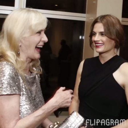 [url=https://instagram.com/p/9tfsJ0lkvr/]@mslagerfelt[/url]: TBT Noite de abertura da @laopera
@mslagerfelt se divertindo muito com as maravilhosas #StanaKatic @drstanakatic @emmasandvik & e o filho Michael. :)
#Castle #GossipGirl #LAOpera #PlacidoDomingo #AmanteDeÓpera #GianniSchicci #Pagliacci #MsLagerfelt
Crédito da foto: #SteveCohn
