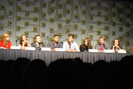 © [url=http://www.flickr.com/photos/genevieve719]Genevieve[/url]
Palavras chave: ComicCon;Comic Con;painel;SDCC;Nathan Fillion;Jon Huertas;Seamus Dever;Tamala Jones;Molly Quinn;Andrew Marlowe;Laurie Zaks