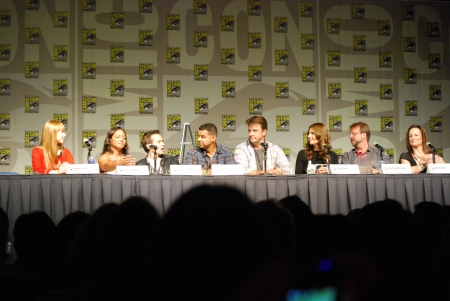 © [url=http://www.flickr.com/photos/genevieve719]Genevieve[/url]
Palavras chave: ComicCon;Comic Con;painel;SDCC;Nathan Fillion;Jon Huertas;Seamus Dever;Tamala Jones;Molly Quinn;Andrew Marlowe;Laurie Zaks