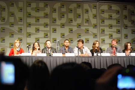 © [url=http://www.flickr.com/photos/genevieve719]Genevieve[/url]
Palavras chave: ComicCon;Comic Con;painel;SDCC;Nathan Fillion;Jon Huertas;Seamus Dever;Tamala Jones;Molly Quinn;Andrew Marlowe;Laurie Zaks