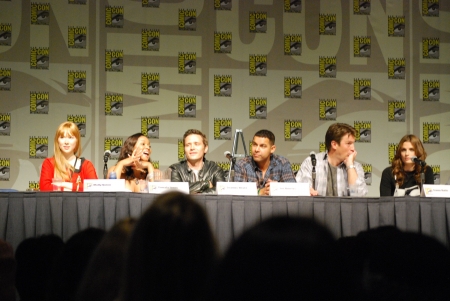 © [url=http://www.flickr.com/photos/genevieve719]Genevieve[/url]
Palavras chave: ComicCon;Comic Con;painel;SDCC;Nathan Fillion;Jon Huertas;Seamus Dever;Tamala Jones;Molly Quinn;Andrew Marlowe;Laurie Zaks