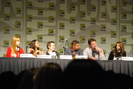 © [url=http://www.flickr.com/photos/genevieve719]Genevieve[/url]
Palavras chave: ComicCon;Comic Con;painel;SDCC;Nathan Fillion;Jon Huertas;Seamus Dever;Tamala Jones;Molly Quinn;Andrew Marlowe;Laurie Zaks